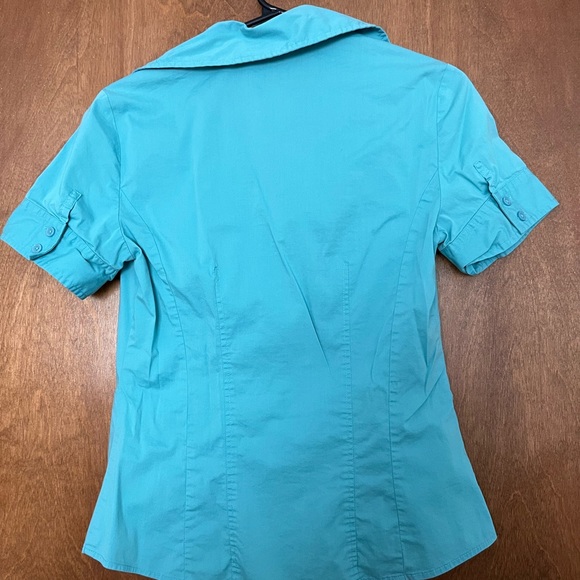 Ann Taylor Loft Fitted Turquoise Camp Shirt, Size 2. - Picture 5 of 5
